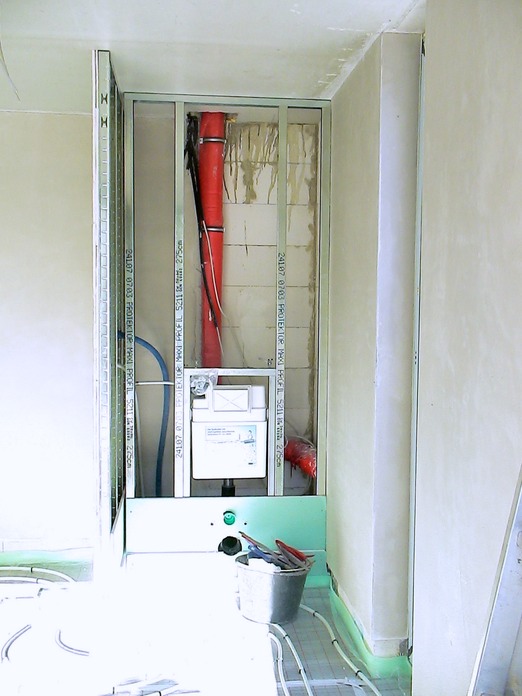 23 GEPLANTE BADVERKLEIDUNG